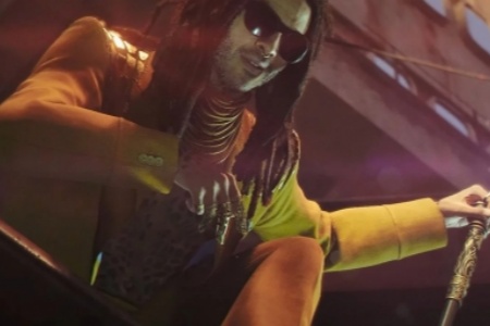 声音塑造角色：摇滚手以“海盗王”身份亮相《007》